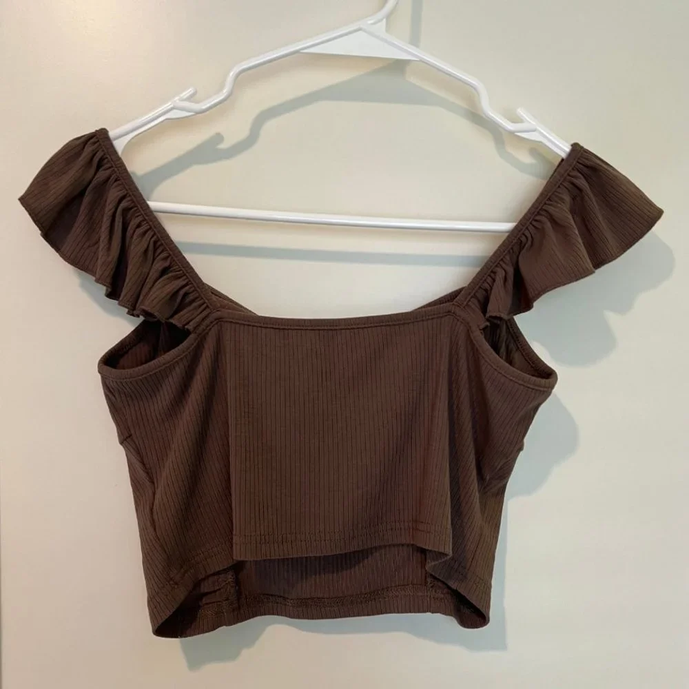 Solid Ruffle Knotted Rib Crop Tank Top - Picture 2 of 3